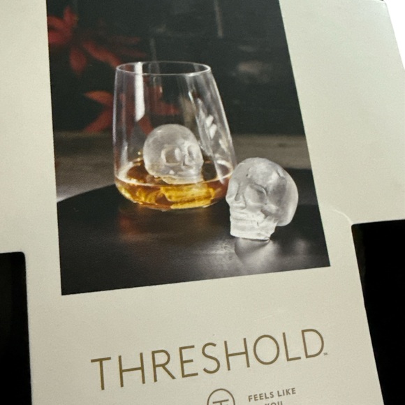 $7 When Bundled - Skull Ice Cube Tray - Picture 2 of 3